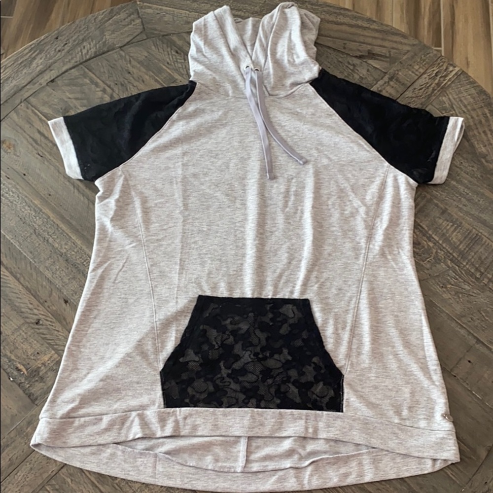 LANE BRYANT Livi Active Sweatshirt Tee (14/16)